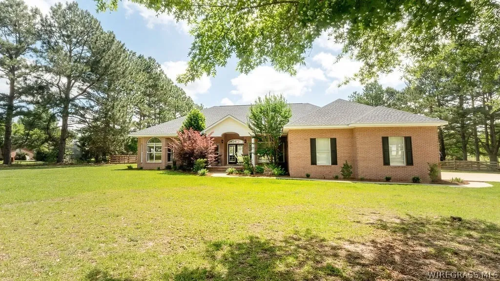 74 Deal Road Newton AL 36352