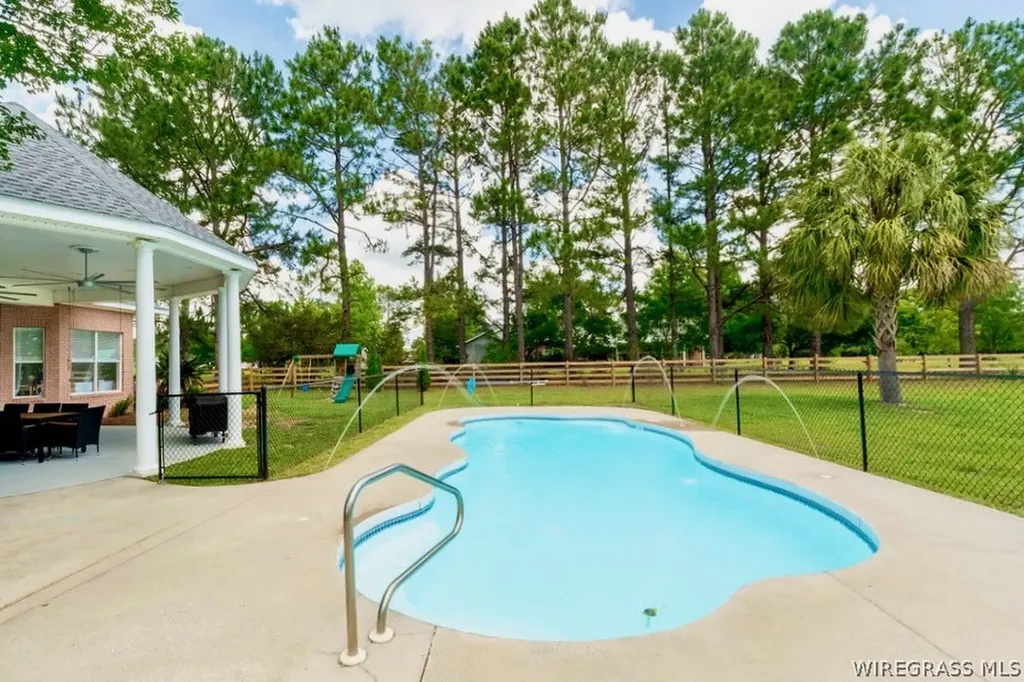 74 Deal Road Newton AL 36352