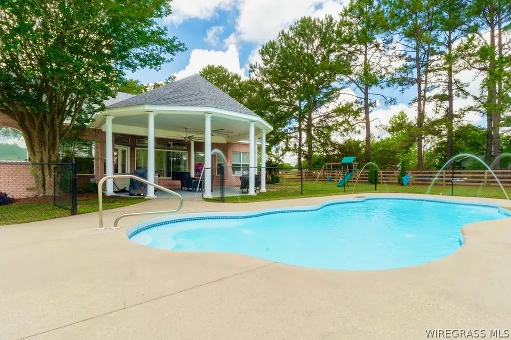 74 Deal Road Newton AL 36352