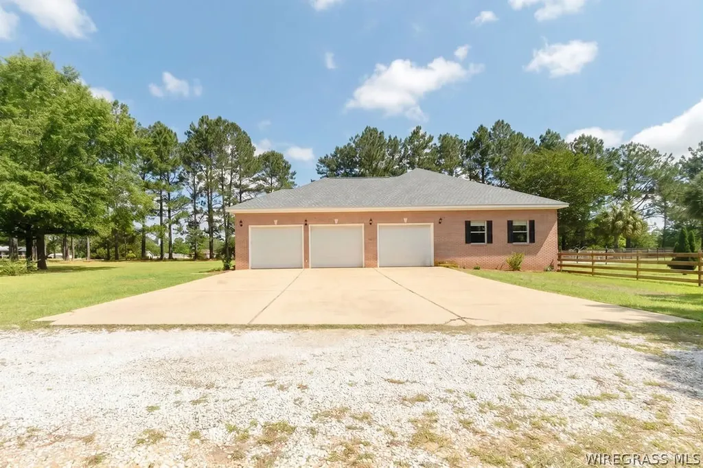 74 Deal Road Newton AL 36352