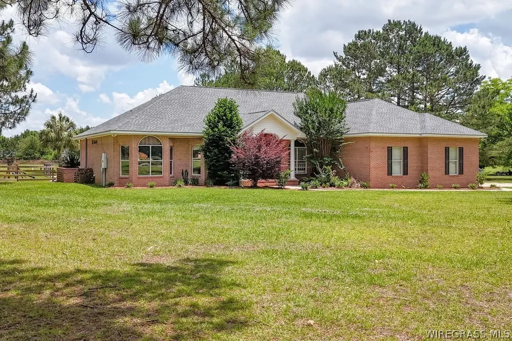 74 Deal Road Newton AL 36352
