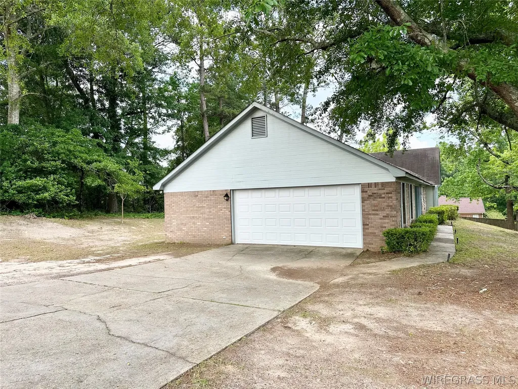 180 Grandview Street Ozark AL 36360