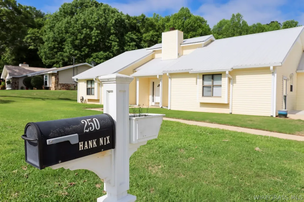 250 Hank Nix Drive Ozark AL 36360
