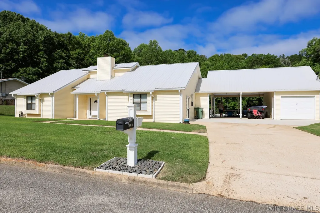 250 Hank Nix Drive Ozark AL 36360