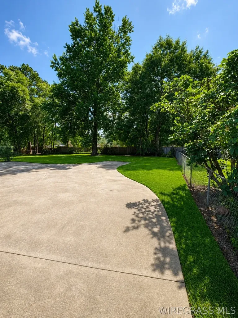2002 Hardwick Drive Dothan AL 36303