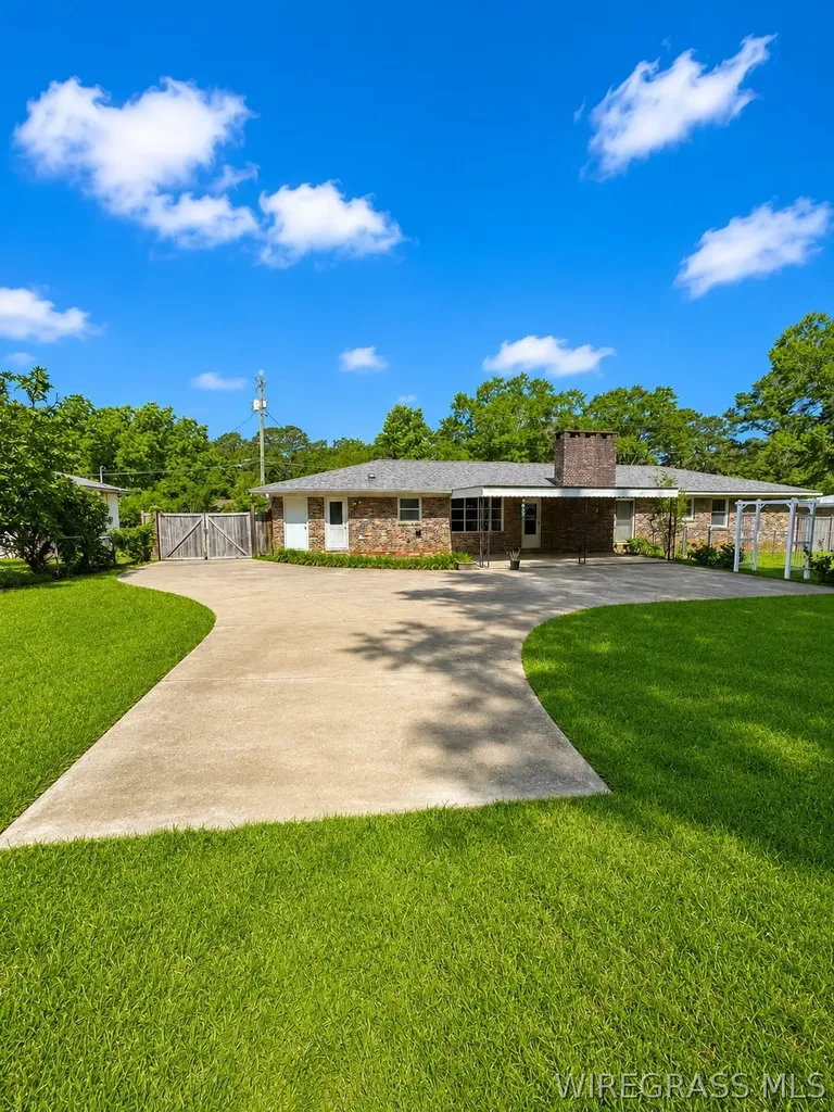 2002 Hardwick Drive Dothan AL 36303