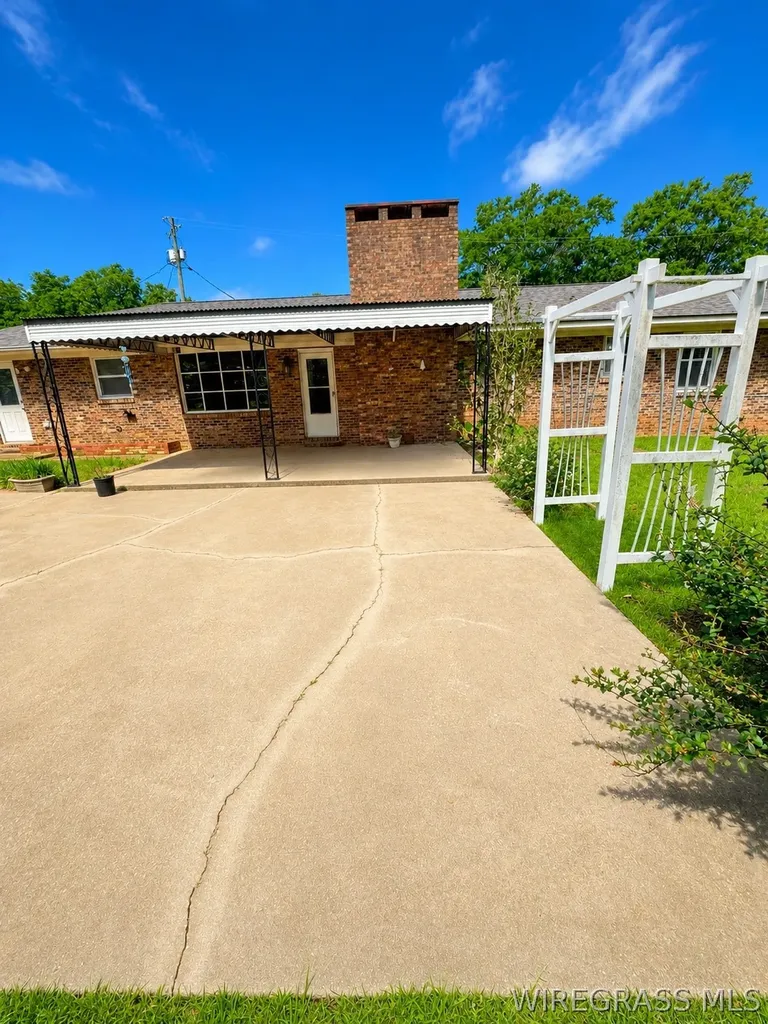 2002 Hardwick Drive Dothan AL 36303