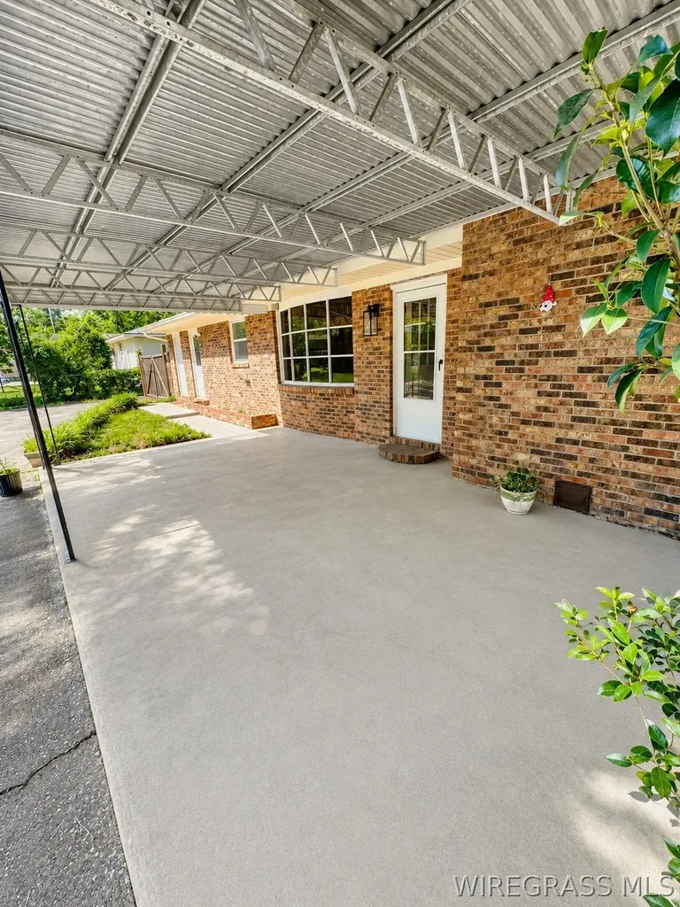 2002 Hardwick Drive Dothan AL 36303