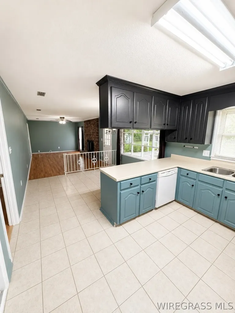 2002 Hardwick Drive Dothan AL 36303
