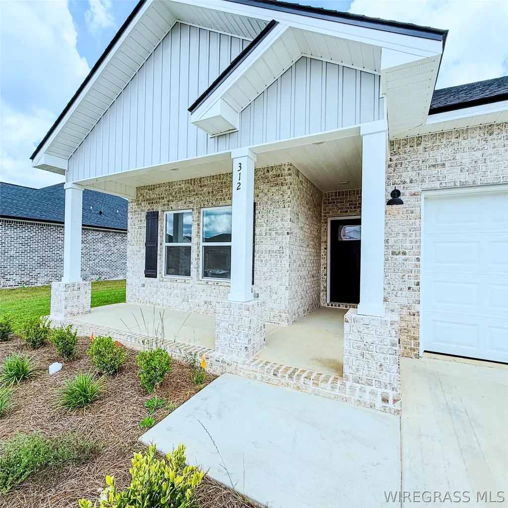 312 Thornbird Loop Enterprise AL 36330