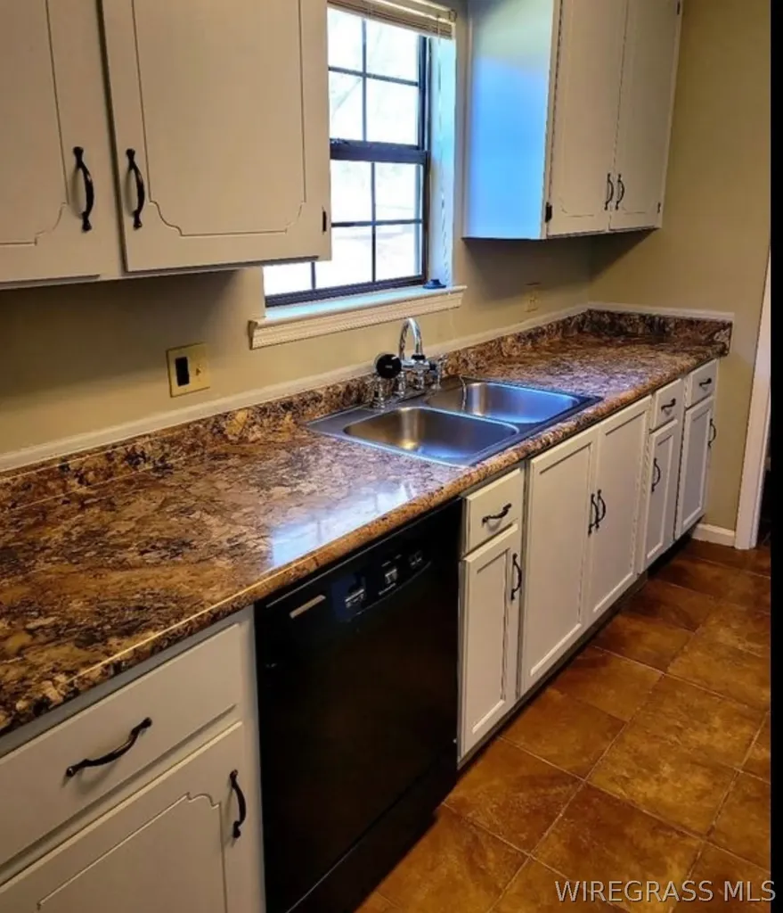 154 Parkwood Circle Ozark AL 36360