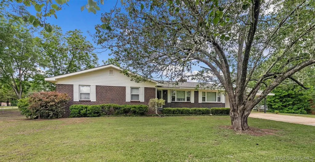 208 Deerfield Drive Enterprise AL 36330