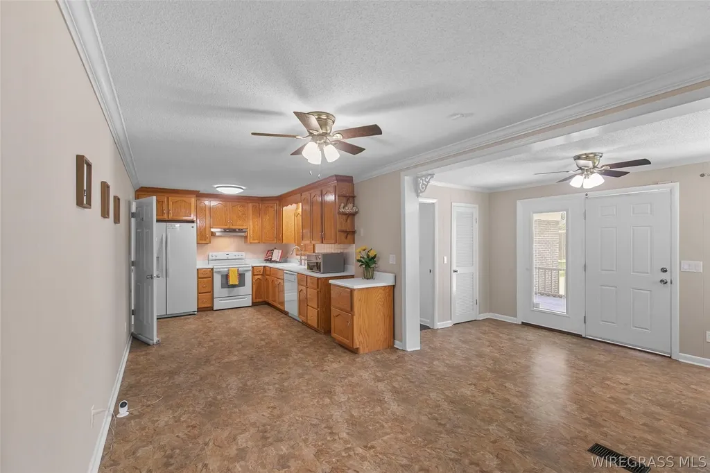 208 Deerfield Drive Enterprise AL 36330