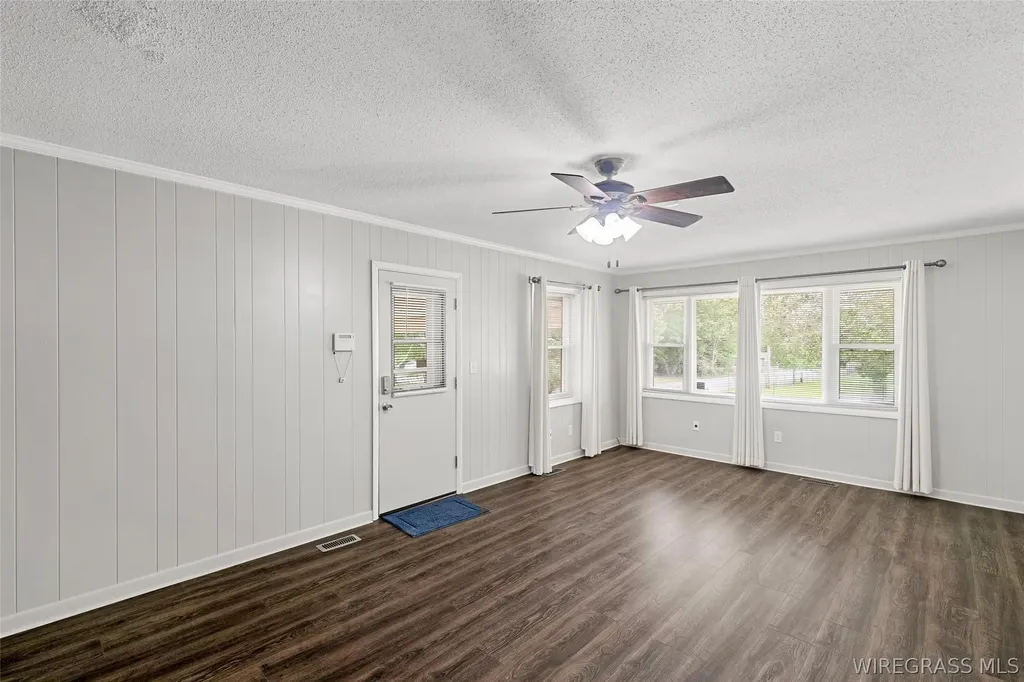 208 Deerfield Drive Enterprise AL 36330