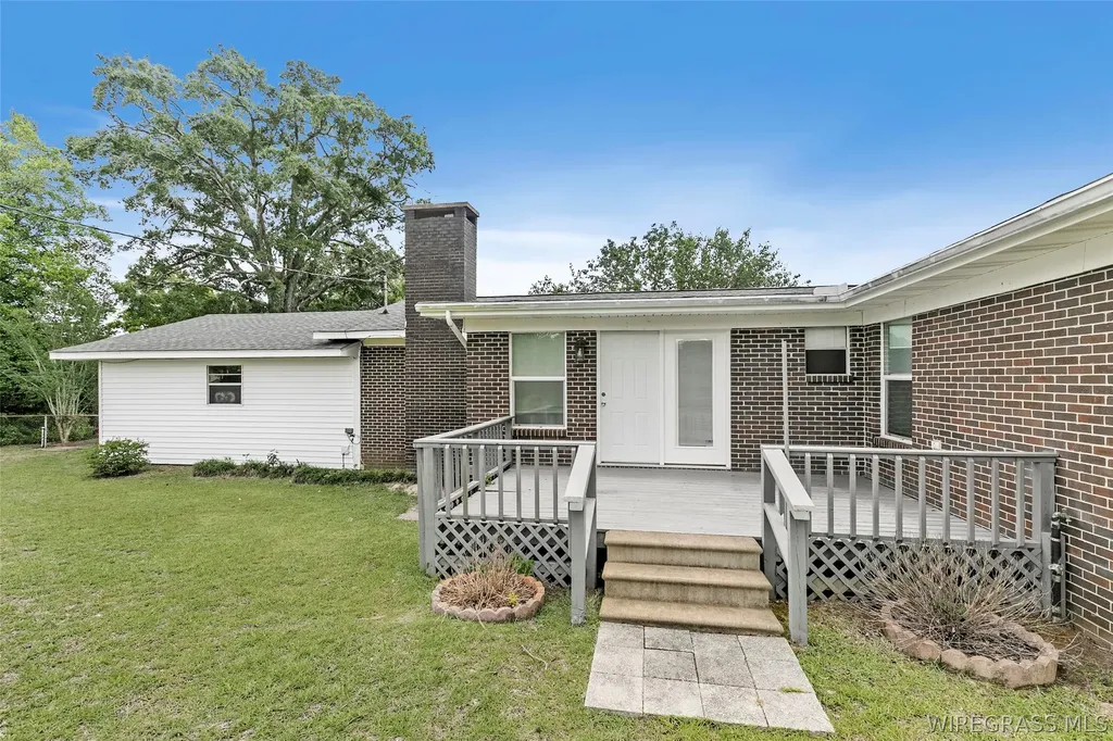 208 Deerfield Drive Enterprise AL 36330