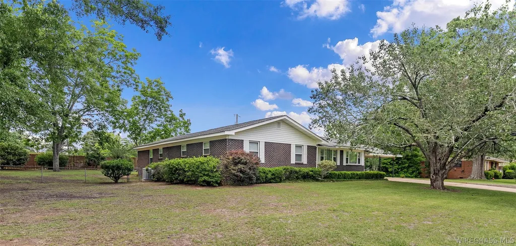 208 Deerfield Drive Enterprise AL 36330