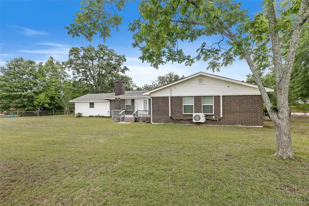 208 Deerfield Drive Enterprise AL 36330