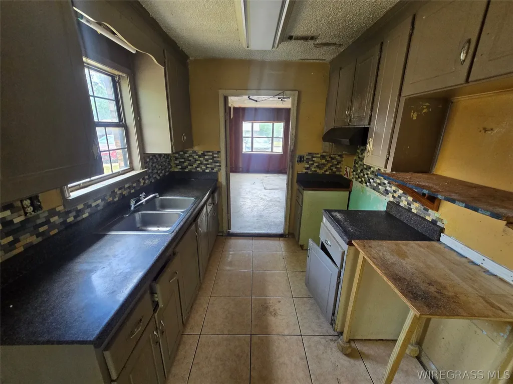 703 Moorehouse Drive Dothan AL 36303