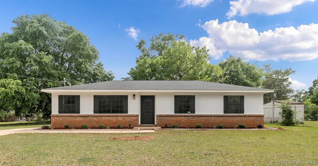 402 Coppinville Road Enterprise AL 36330