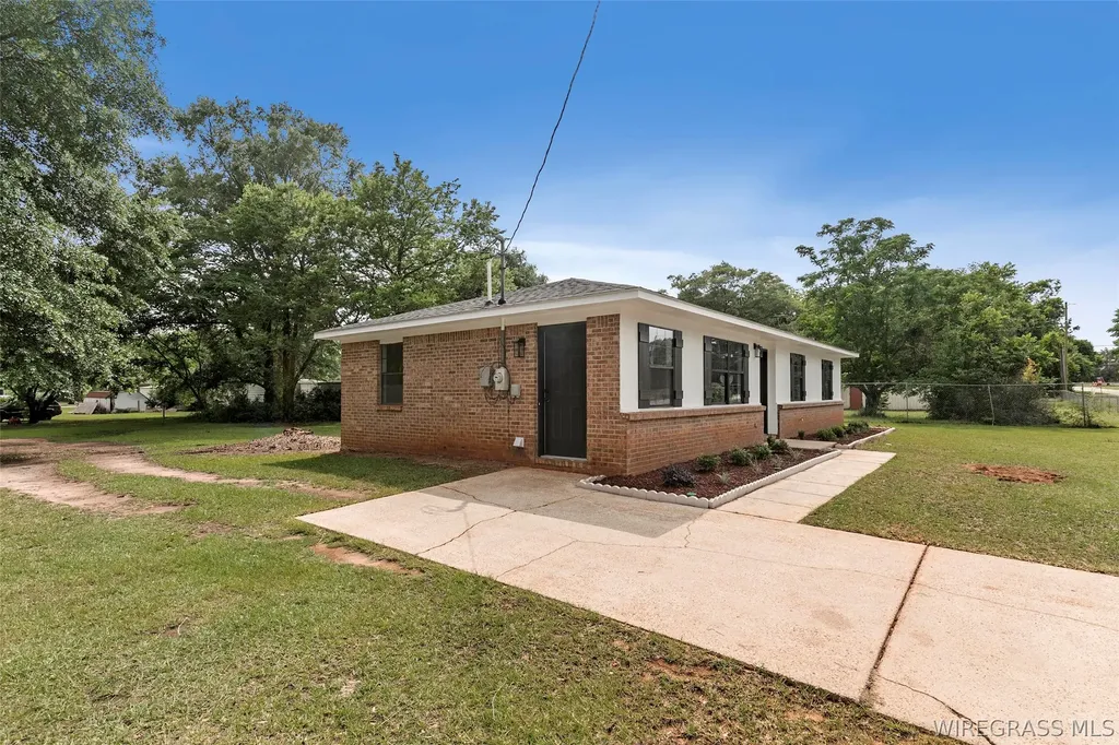 402 Coppinville Road Enterprise AL 36330