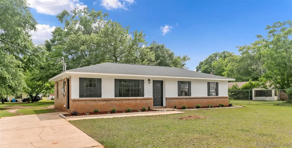 402 Coppinville Road Enterprise AL 36330