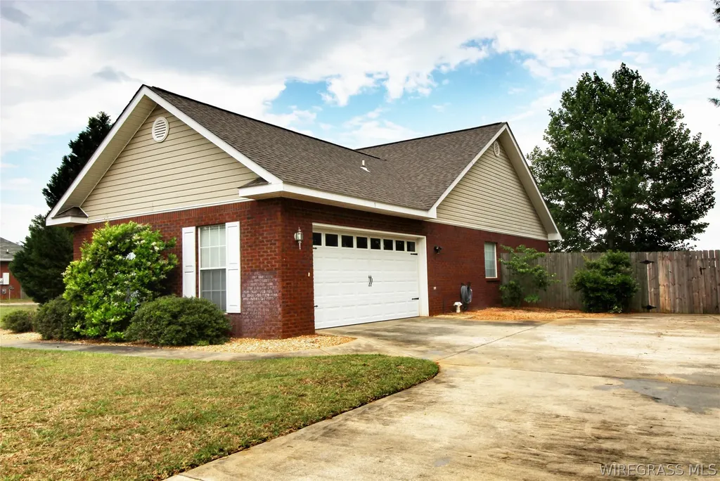 111 Autumn Way Enterprise AL 36330