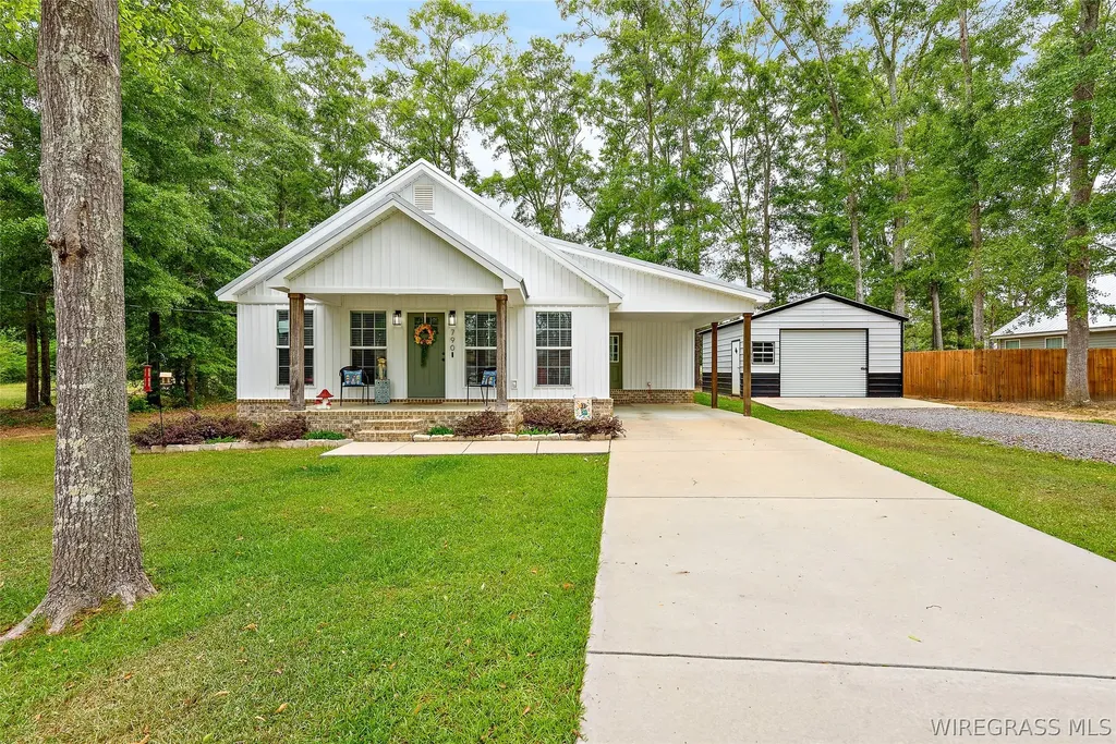 790 Dixie Road Slocomb AL 36375