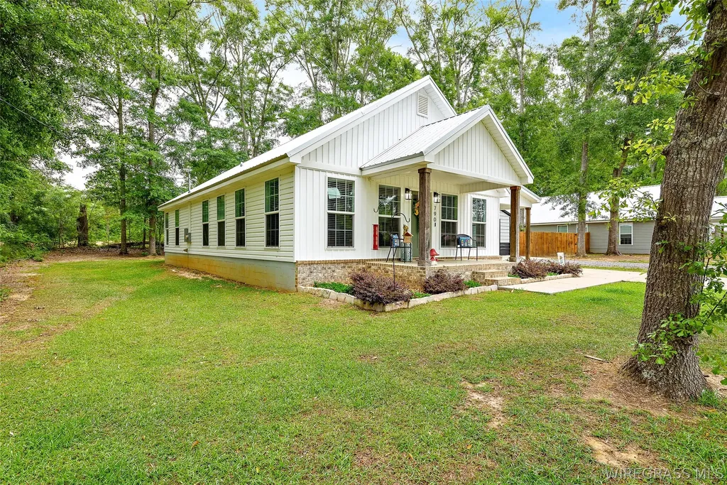 790 Dixie Road Slocomb AL 36375