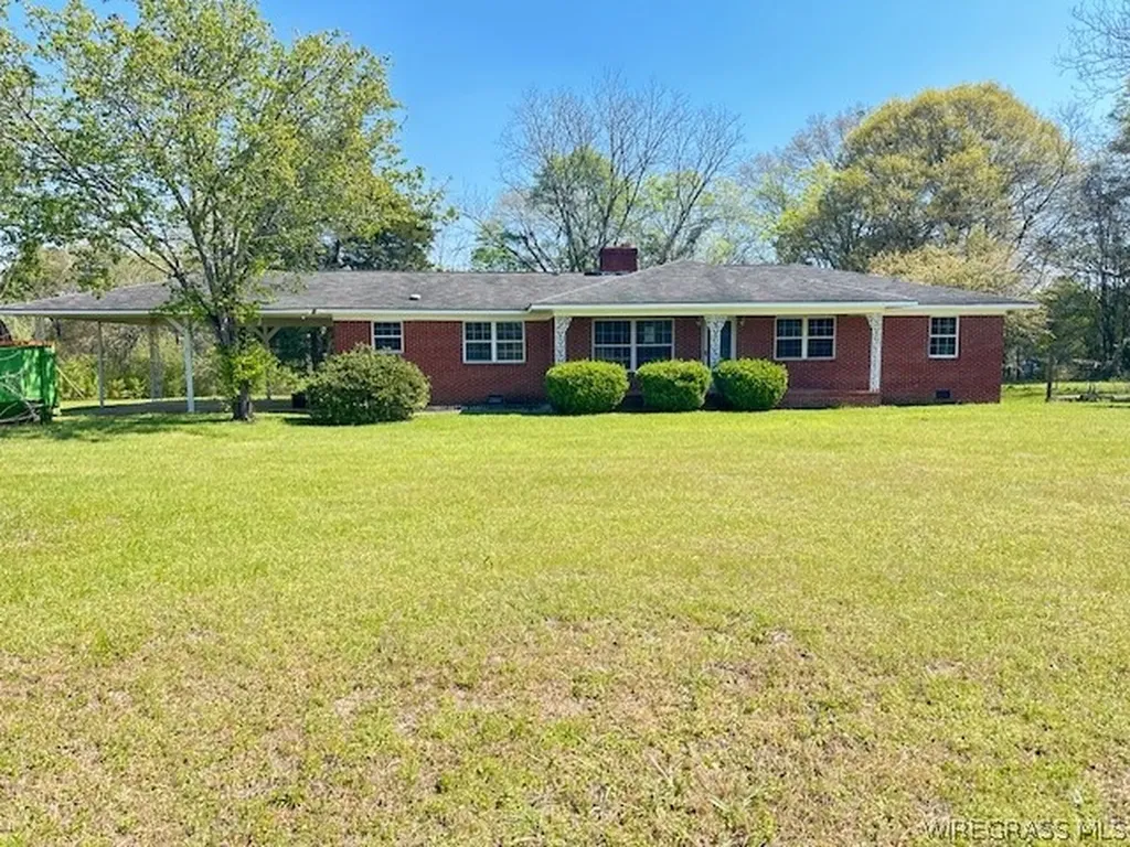 7292 County Road 69 Skipperville AL 36374