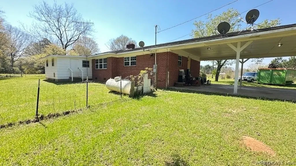 7292 County Road 69 Skipperville AL 36374