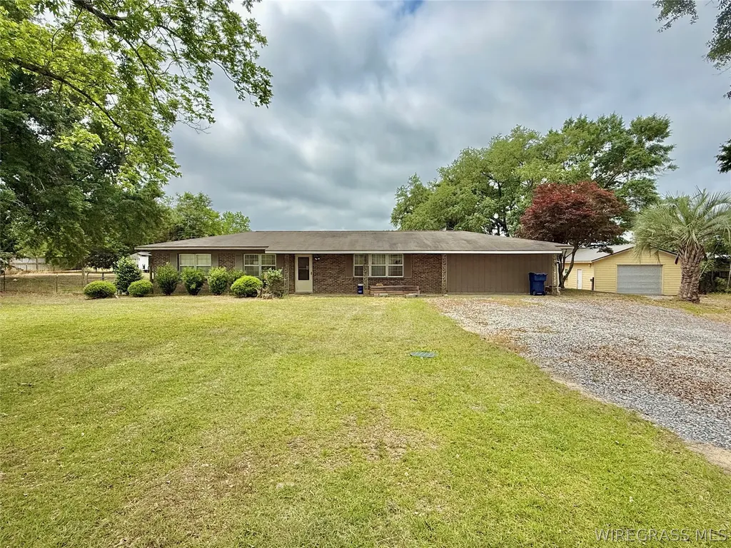11218 E County Road 4 Road Hartford AL 36344