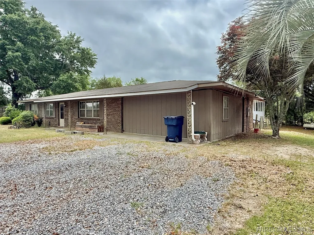 11218 E County Road 4 Road Hartford AL 36344
