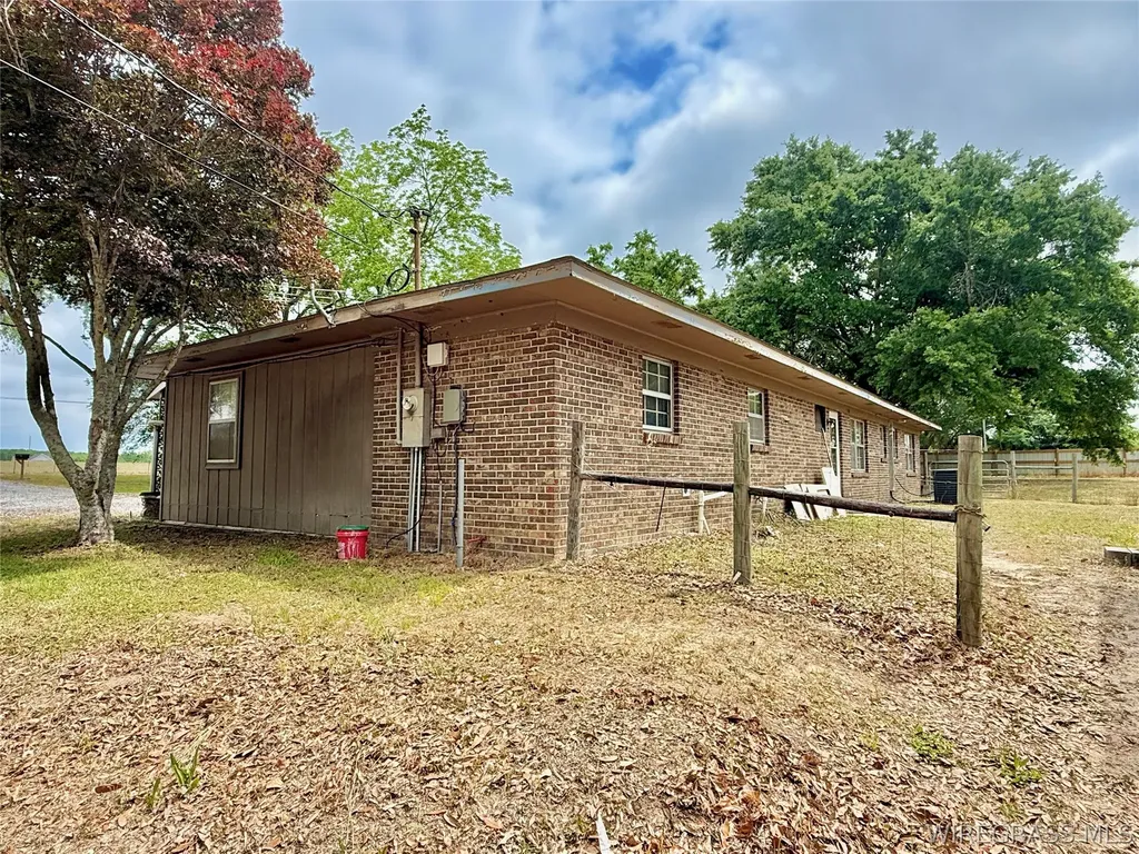 11218 E County Road 4 Road Hartford AL 36344