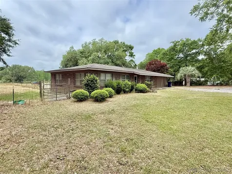 11218 E County Road 4 Road Hartford AL 36344