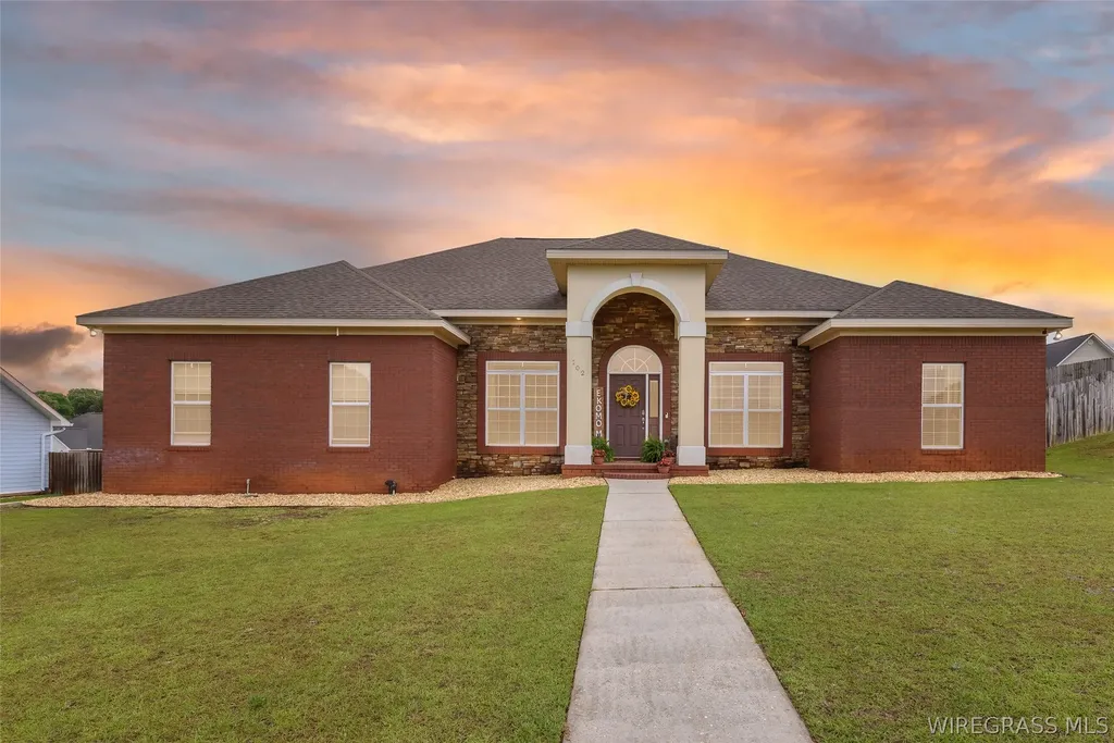 102 Doveland Court Enterprise AL 36330