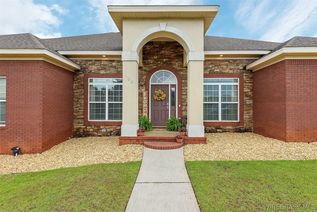 102 Doveland Court Enterprise AL 36330