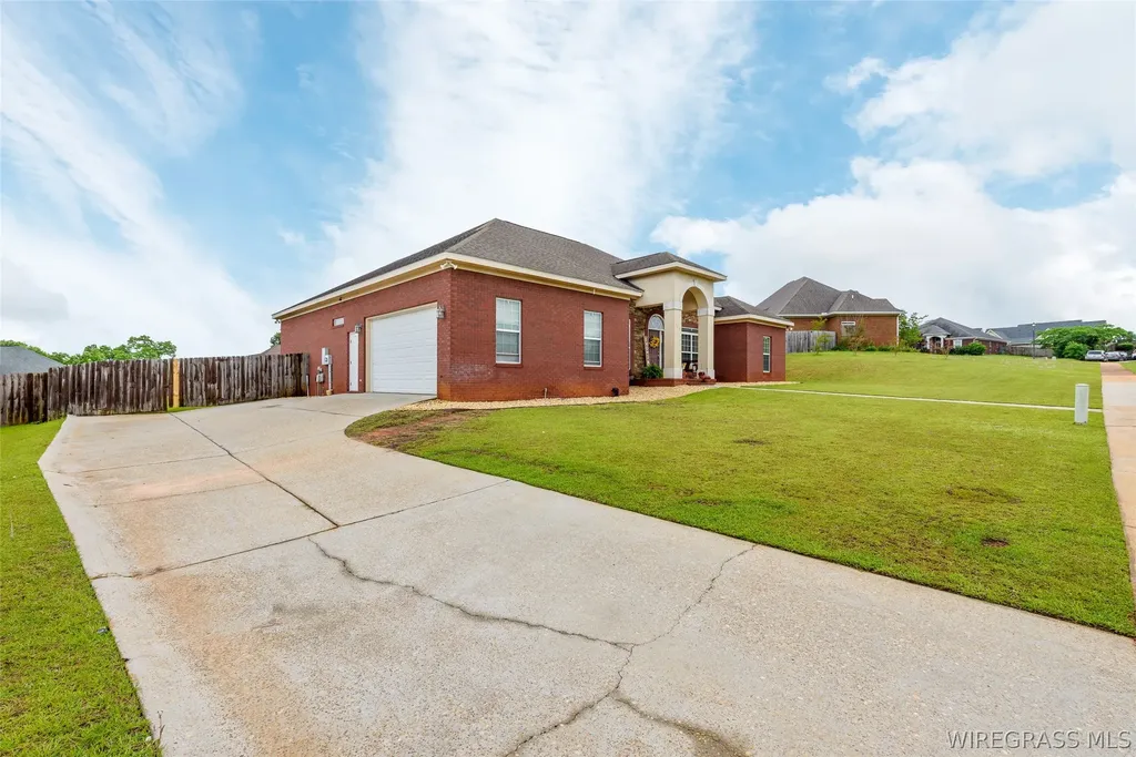 102 Doveland Court Enterprise AL 36330