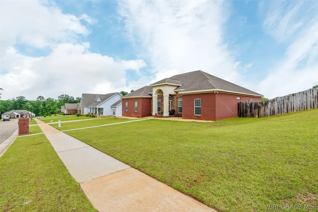102 Doveland Court Enterprise AL 36330