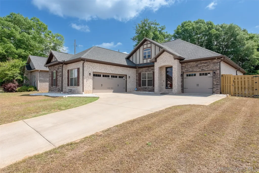 209 Southern Winds Drive Enterprise AL 36330