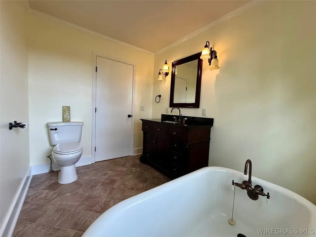 1046 Antioch Circle Hartford AL 36344