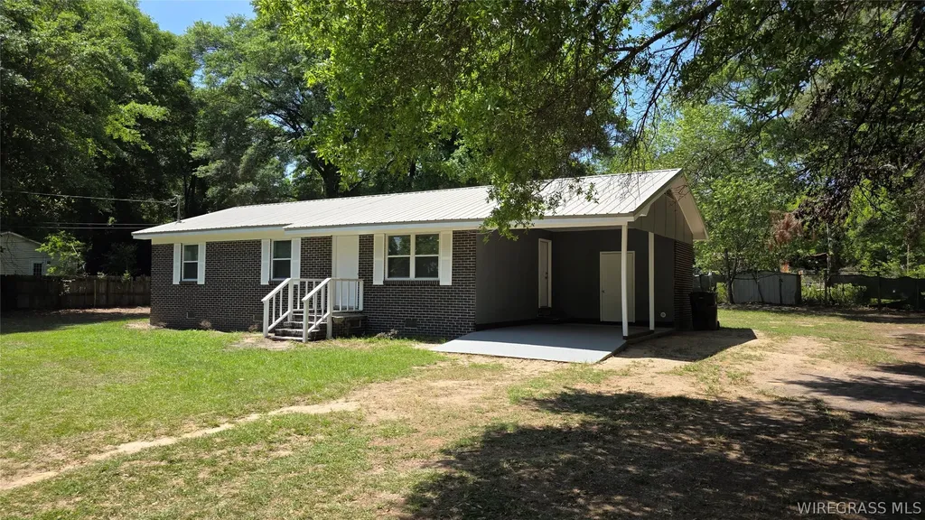 180 Pine Tree Lane Daleville AL 36322