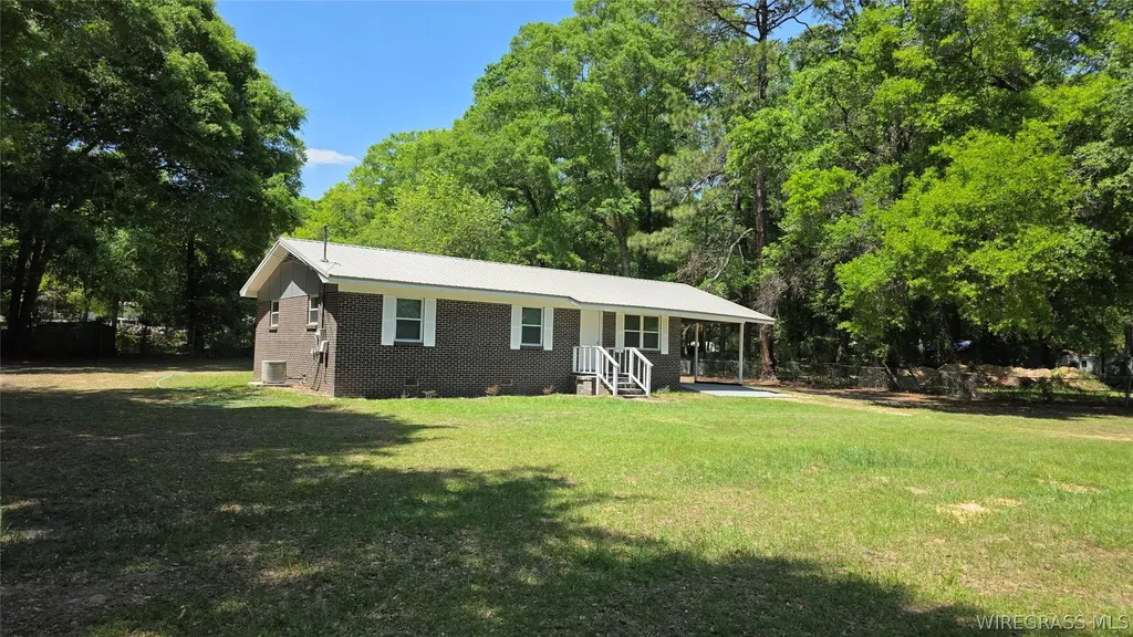 180 Pine Tree Lane Daleville AL 36322