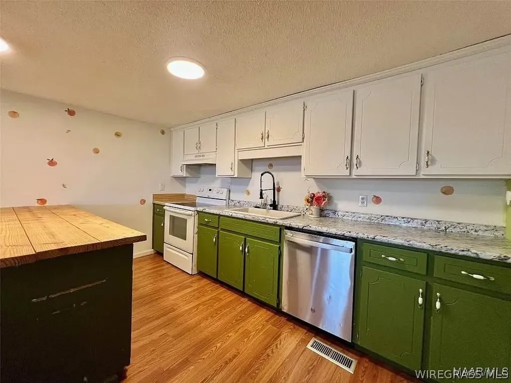 1666 Grant Road Slocomb AL 36375