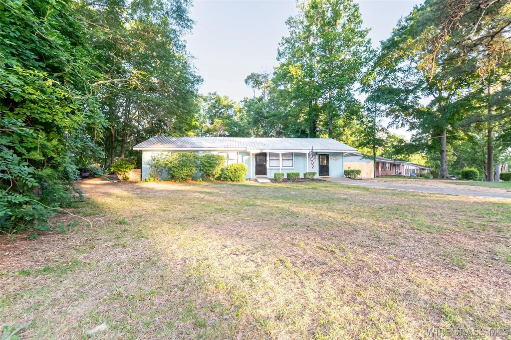 407 Meadowlake Drive Ozark AL 36360