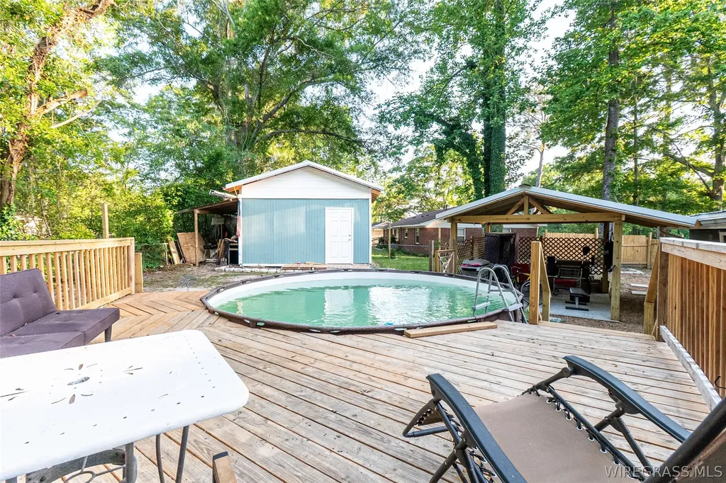 407 Meadowlake Drive Ozark AL 36360