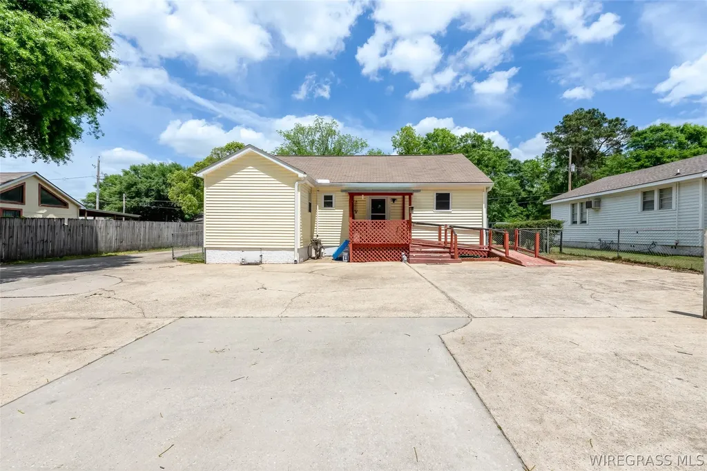 617 Mclendon Avenue Andalusia AL 36420