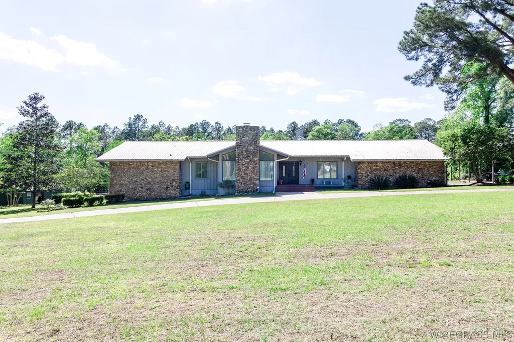 205 N Woodland Street Geneva AL 36340