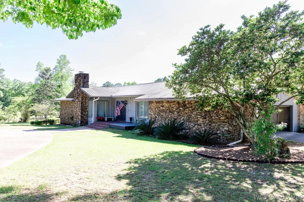 205 N Woodland Street Geneva AL 36340