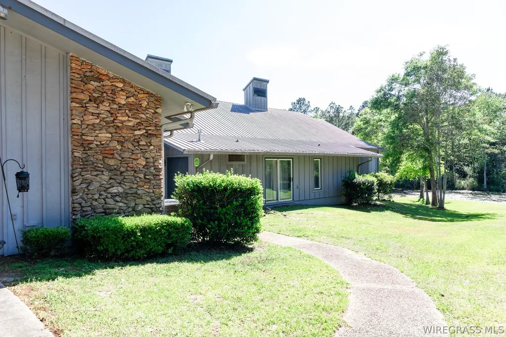 205 N Woodland Street Geneva AL 36340
