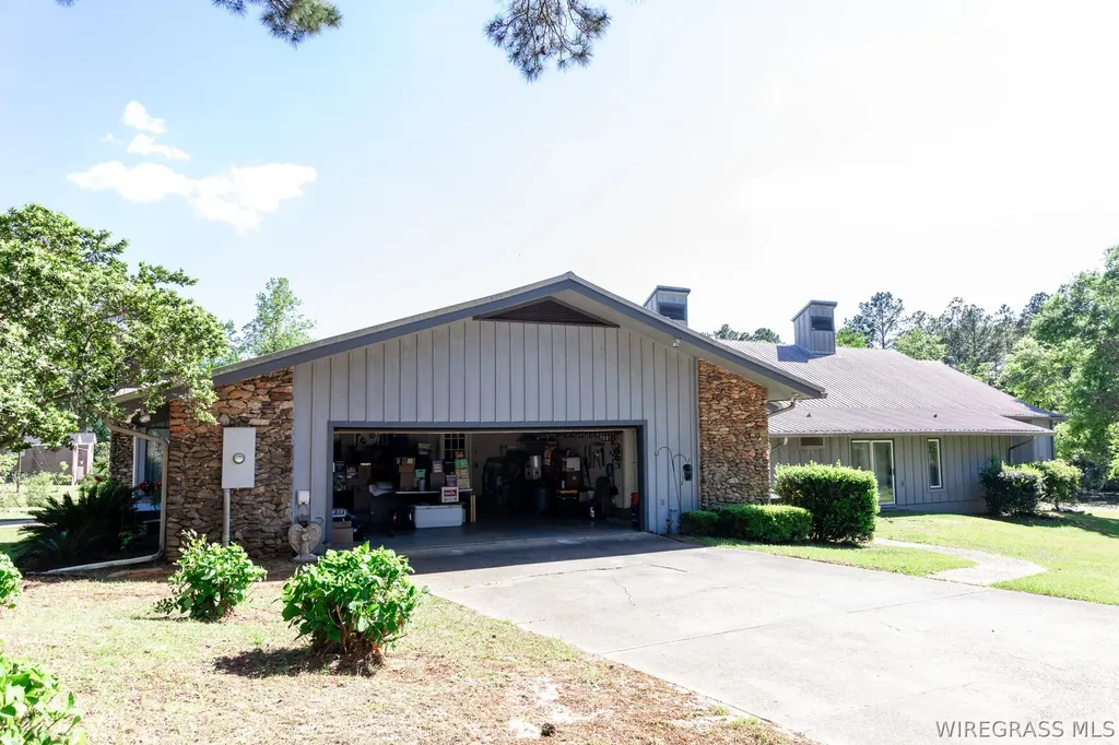 205 N Woodland Street Geneva AL 36340
